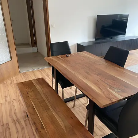 3 Zimmerwohnung Naehe Autobahn A8 Apartman